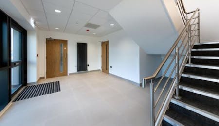 696 Stirling Road, Slough, Industrial / Warehouse To Let - 696 Stirling Road 7.jpg