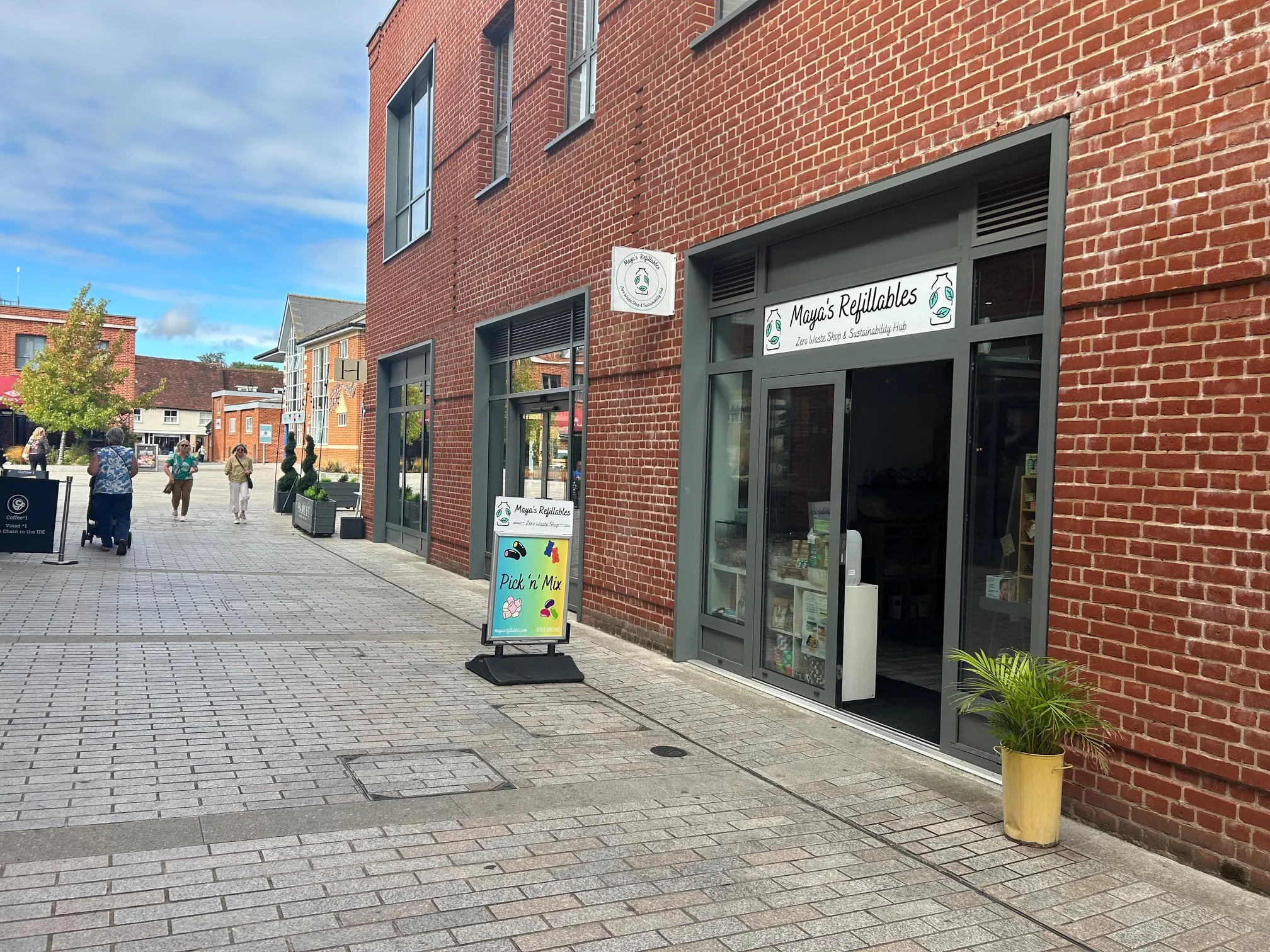 11 Peach Place, Wokingham, Retail To Let - 2.jpg