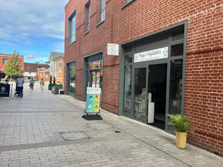 11 Peach Place, Wokingham, Retail To Let - 2.jpg