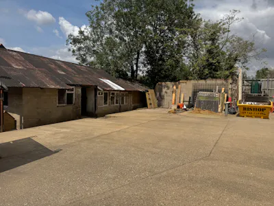 Rear of 112 Piccotts End, Hemel Hempstead, Light Industrial / Open Storage To Let / For Sale - IMG_5771.jpeg