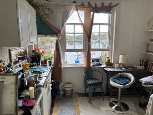 Broadway Parade, London, Investment / Leisure For Sale - 6.jpg