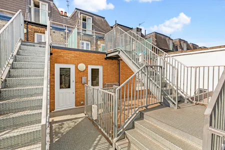 Putney High Street, London, Residential Flat To Let - Entry Way