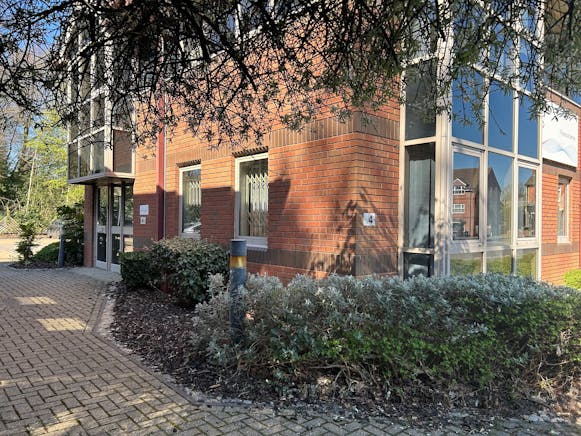 Unit 4, Wellington Business Park, Crowthorne, Offices For Sale - 3.jpg