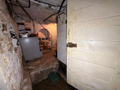 17 High Street, Westerham, Retail To Let - WhatsApp Image 20251213 at 154530 2.jpeg