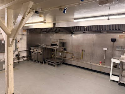 120-123 Oxford Road, High Wycombe, Retail To Let - 20260331_135752000_iOS.jpg