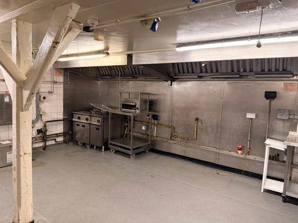 120-123 Oxford Road, High Wycombe, Retail To Let - 20260331_135752000_iOS.jpg