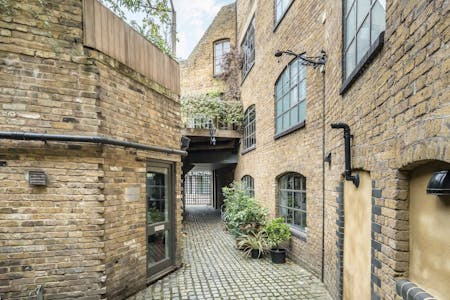 10A Lant Street, London, Office To Let - Courtyard.jpg
