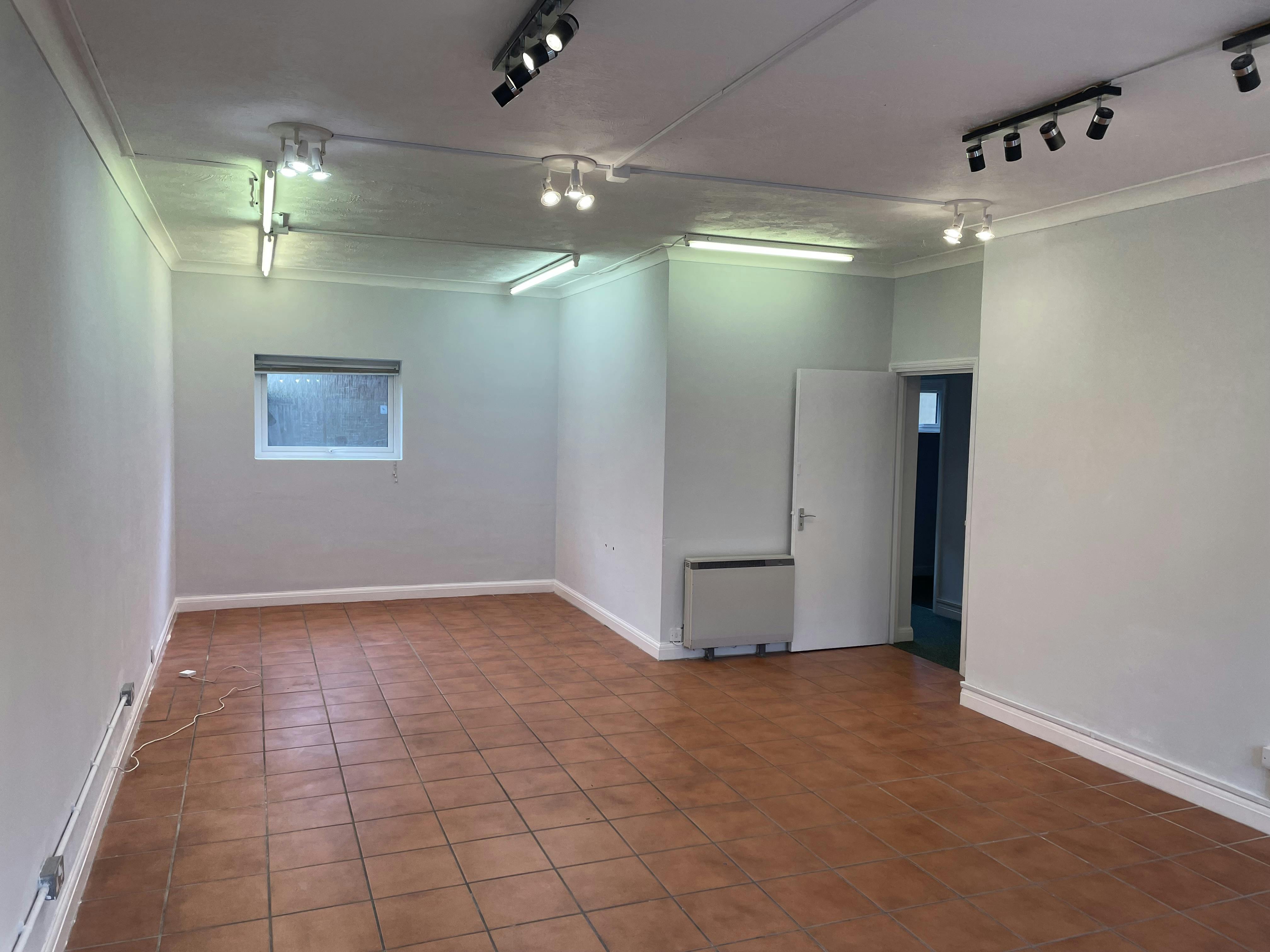 30 Abbey Court, Battle, Office / Retail For Sale - IMG_0096.JPG