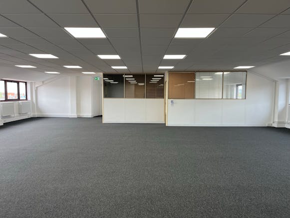 Suite 4, Tower House, Aylesbury, Offices To Let - IMG_8187.JPEG