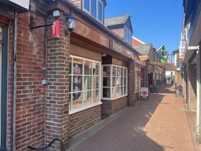 7 Church Walk, Crawley, Retail To Let - WEB FRONT IMG_0748.JPG
