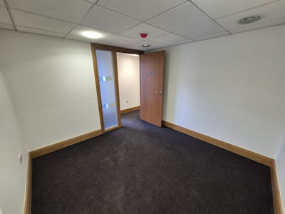 16 Great Underbank, Stockport, Retail To Let - 20251216_140642.jpg