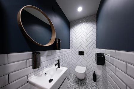 56 Wellington Street, Leeds, Office To Let - Bathroom.jpg