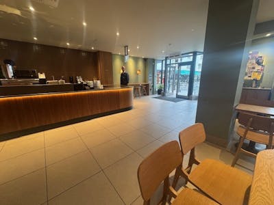 14 Market Place, Abingdon, Office / Retail To Let - Seating Area (3).jpg