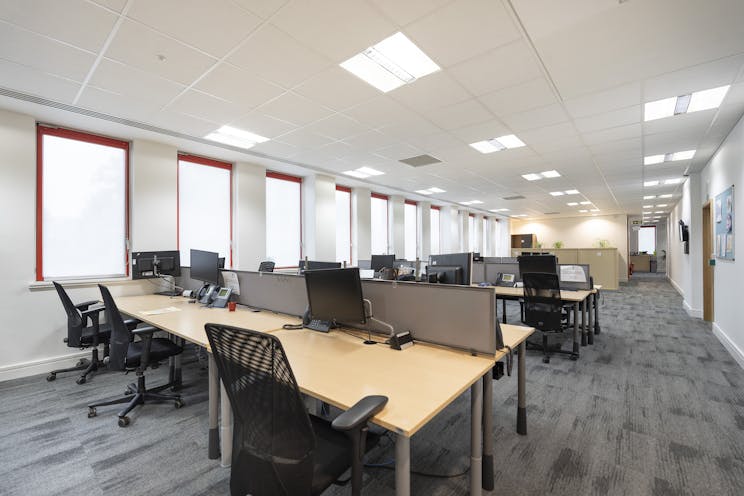 Fairmount House, Leatherhead, Offices To Let - IW180924HW058.jpg