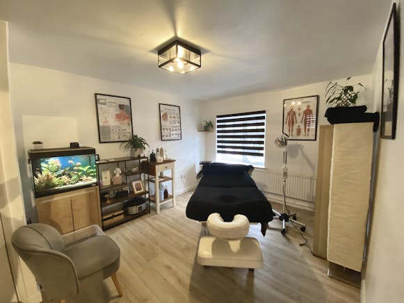 47-47a High Street South, Dunstable, Retail For Sale - IMG_1976.JPG