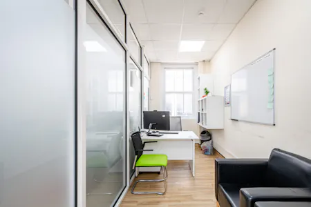 149-151 Commercial Road, London, Office To Let - Commercial Rd 149-151 2F - Low Res 11.jpg