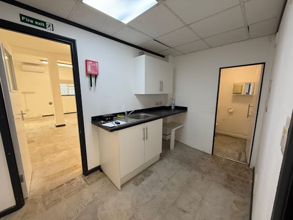 250 London Road, Benfleet, Retail To Let - WhatsApp Image 2026-03-19 at 17.29.33 (5).jpeg