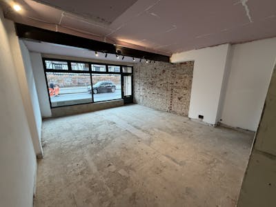 5 Station Parade, East Horsley, Office / Retail To Let - IMG_8584.jpeg