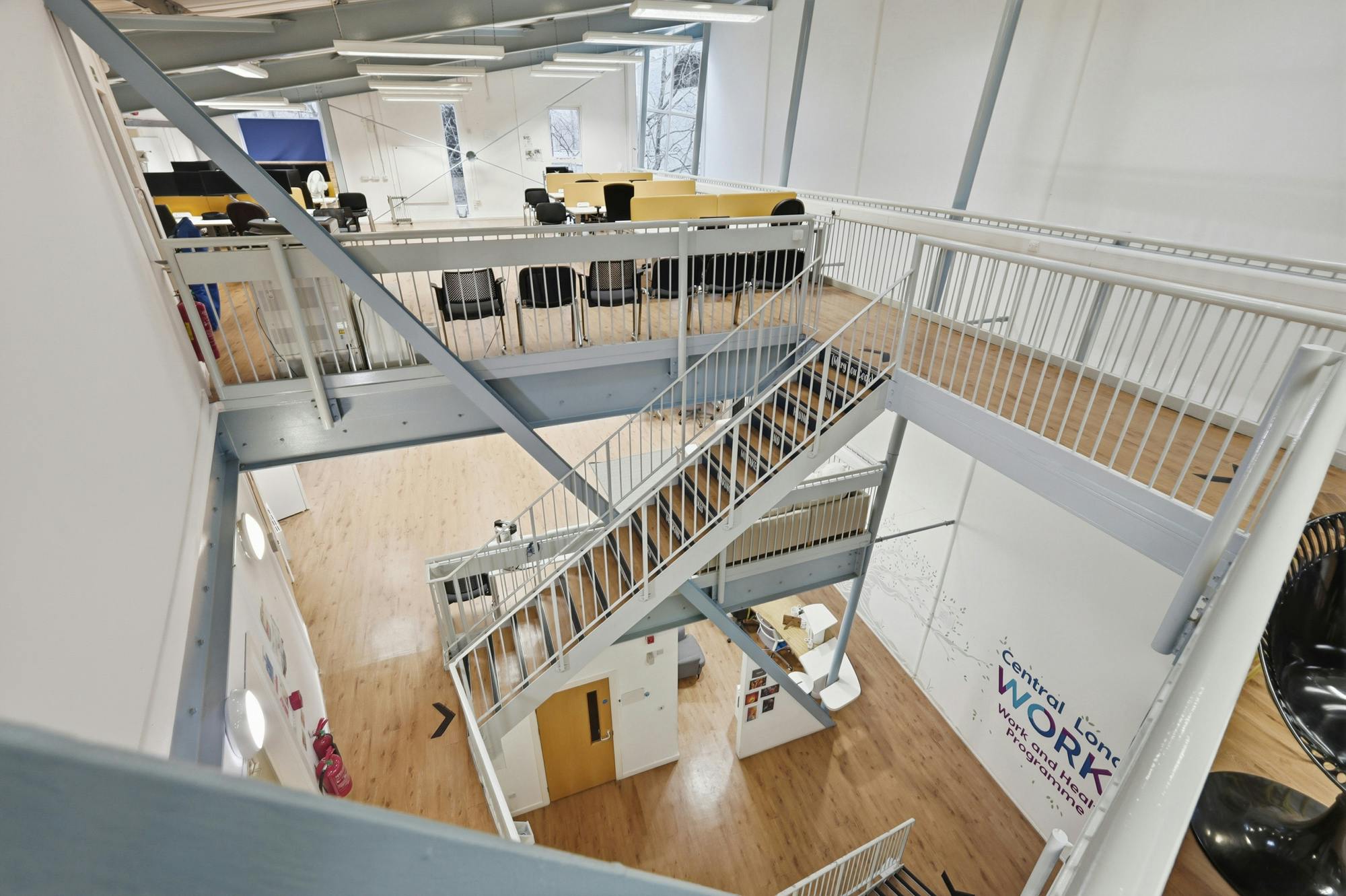 Retail/Shop in London - photo 4