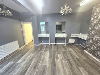 515 Buxton Road, Stockport, Retail To Let - 20250902_141854.jpg