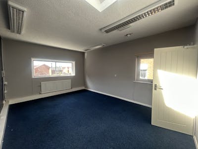 28 Yarm Road, Stockton-on-Tees, Office To Let - thumbnail_IMG_1579.jpg