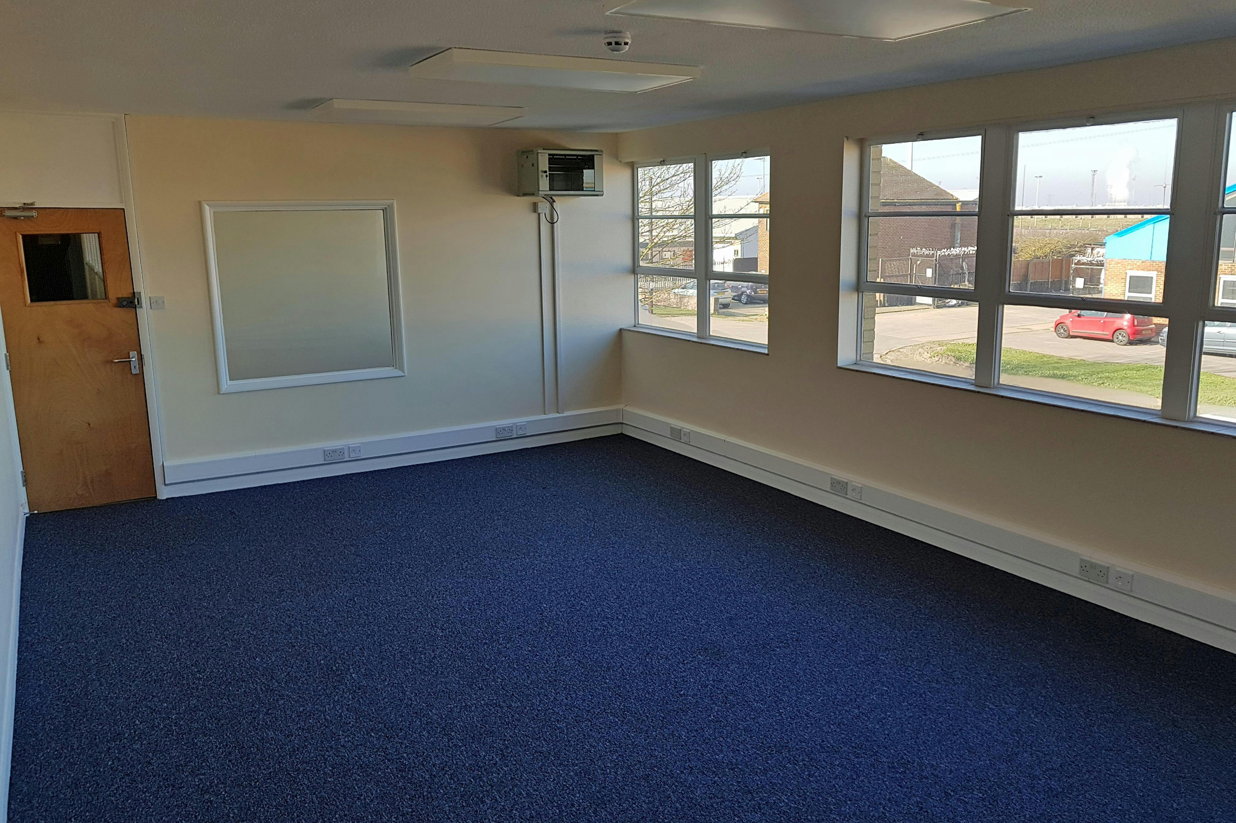 Office in Sheerness - photo 3