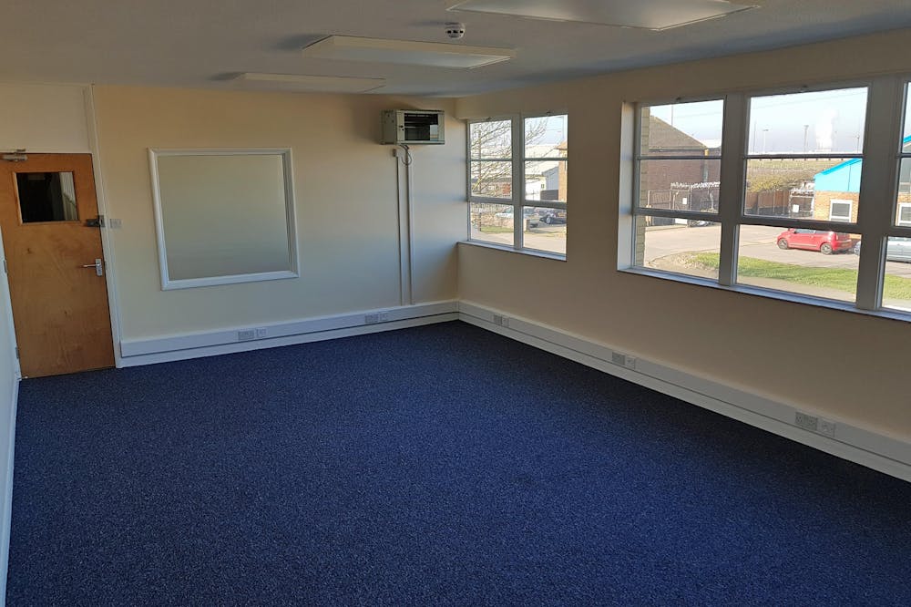 Offices Britannia Estate, New Road, Sheerness, Office To Let - 20190226_095641.jpg