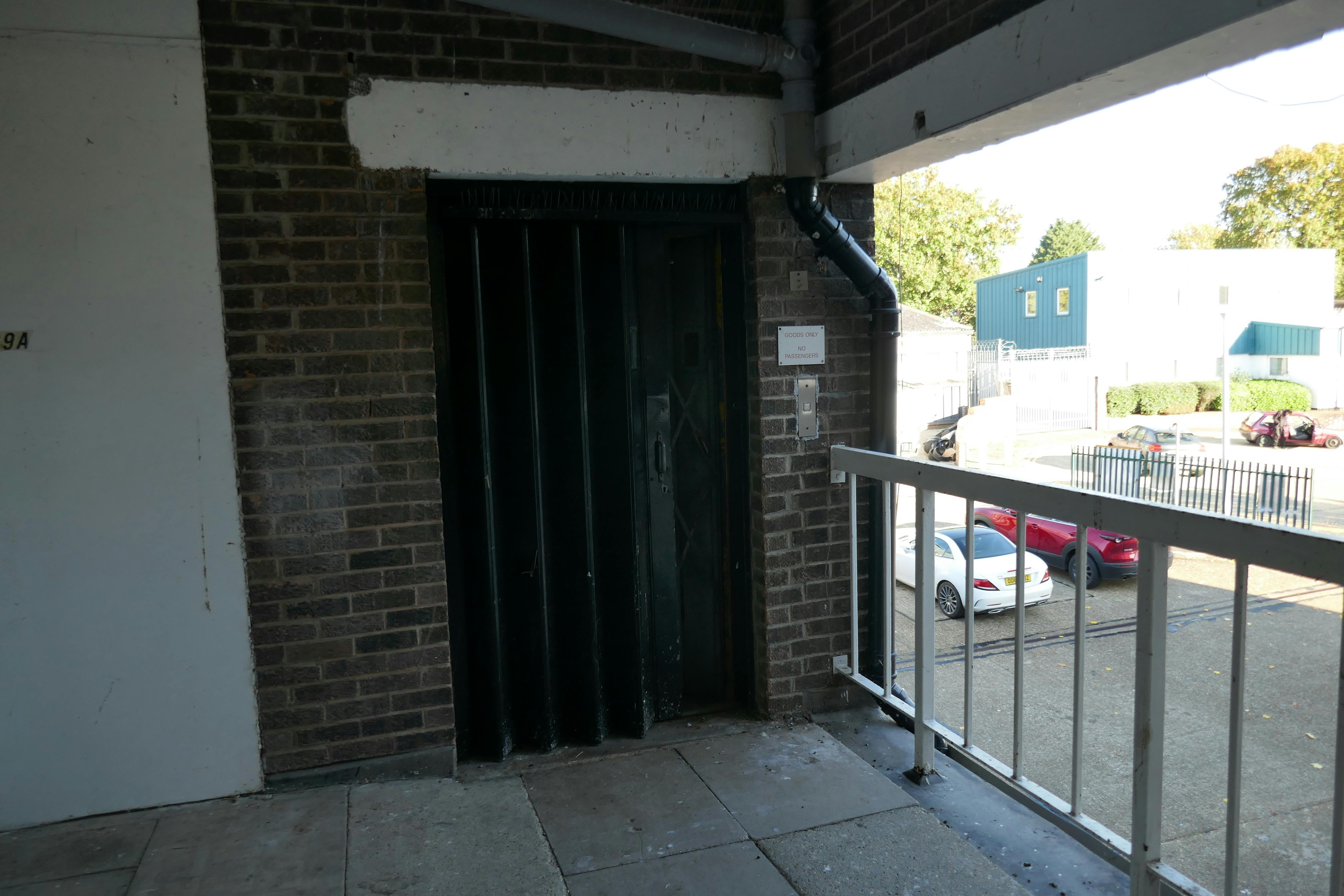 Units 32-33,34,37,38,39, Oakwood Hill, Loughton, Other / Offices / Other To Let - P1030893.JPG