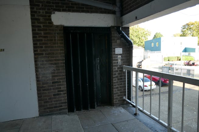 Units 32-33,34,37,38,39, Oakwood Hill, Loughton, Other / Offices / Other To Let - P1030893.JPG