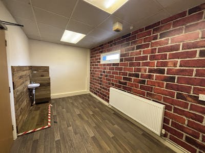 Unit 5, Stoke-on-Trent, Retail To Let - Room 1