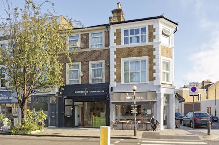 153 Askew Road, London, Retail To Let - 153 askew rd7890.jpg