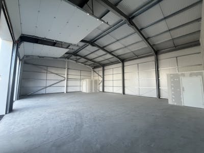 Unit 6, Lincoln, Light Industrial To Let - IMG_5450.jpg