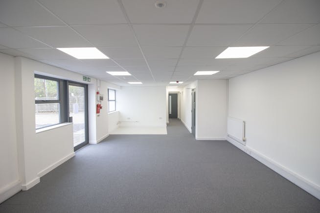 Units 9 & 10 Airlinks Industrial Estate, Heston, Industrial / Warehouse To Let - 5.jpg