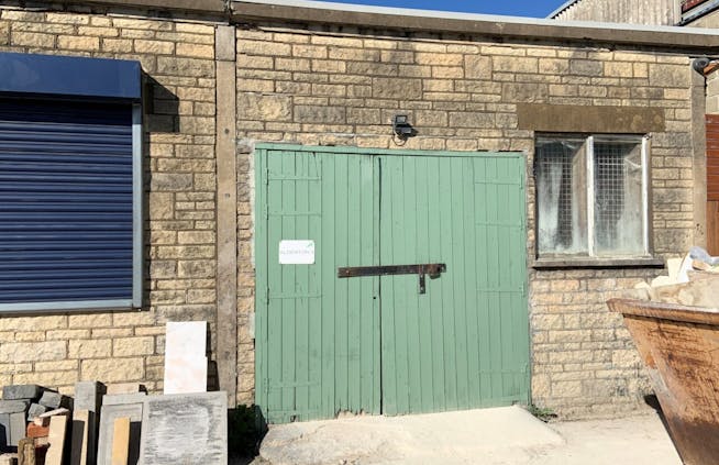 Alderton 5, Priory Park Industrial Estate, London Road, Tetbury, Industrial To Let - Alderton-5-Storage-to-Let-External-1-1282x830.jpg