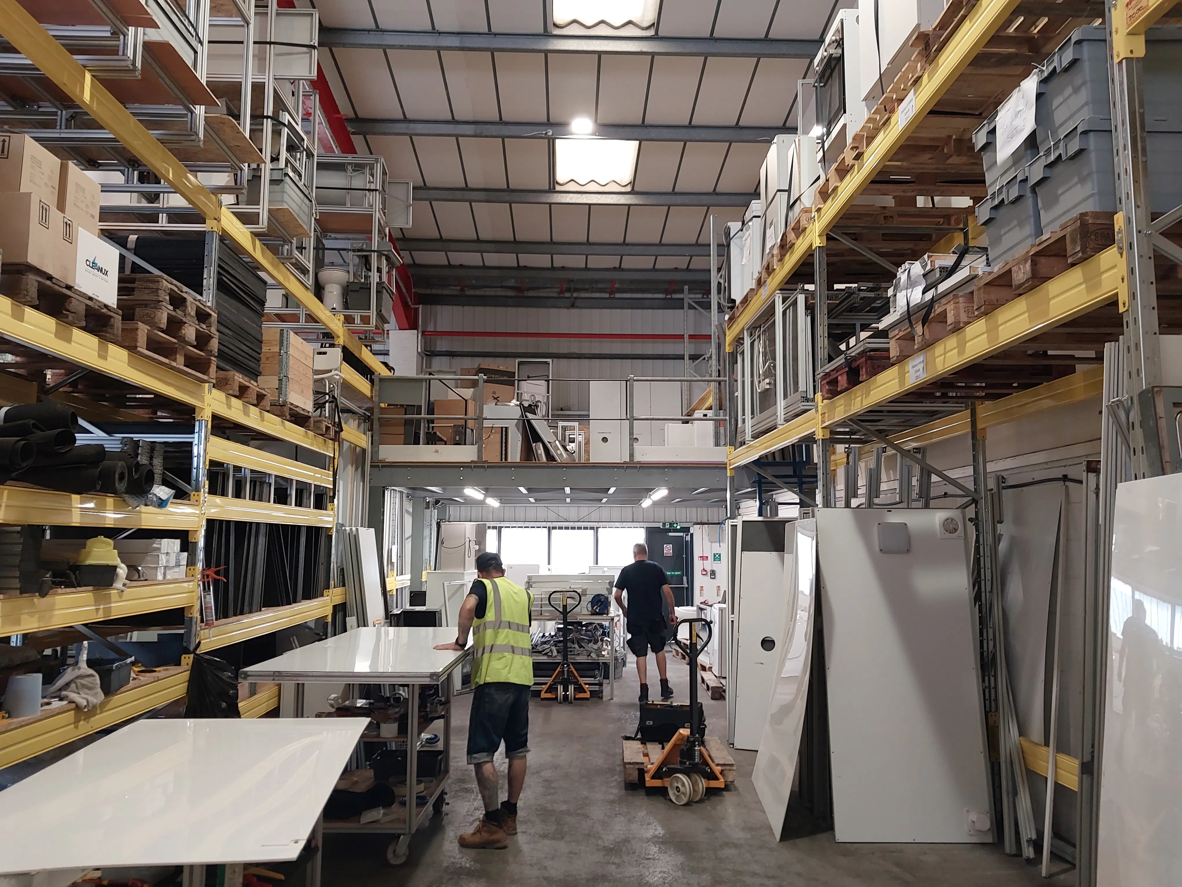 Unit 12b, The Western Centre, Bracknell, Industrial To Let - 20260629_104736.jpg