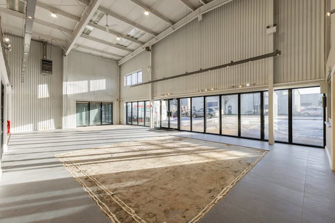 Showroom / Warehouse unit, 4-12 Kempson Close, Aylesbury, Industrial / Retail To Let - 101955_4-12-Kempson-Close-Gatehouse-Way (9).jpg