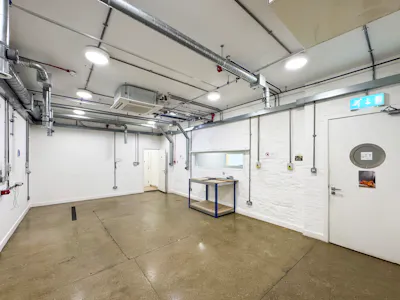 61-63 Rochester Place (Ground Floor), London, Office To Let - IMG_3261.jpg