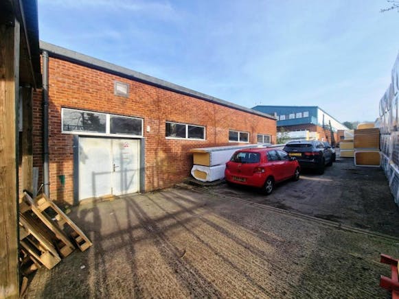 Unit 9 Vickers Business Centre, Basingstoke, Industrial To Let - 20260320_162041.jpg