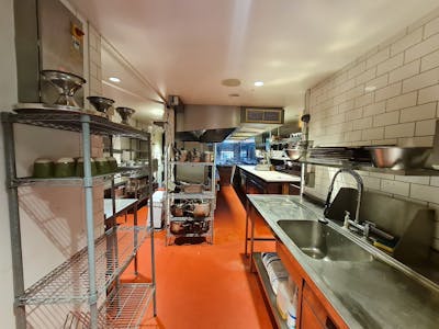 9 Station Approach, Richmond, Leisure / Retail To Let - 20250805_111006.jpg