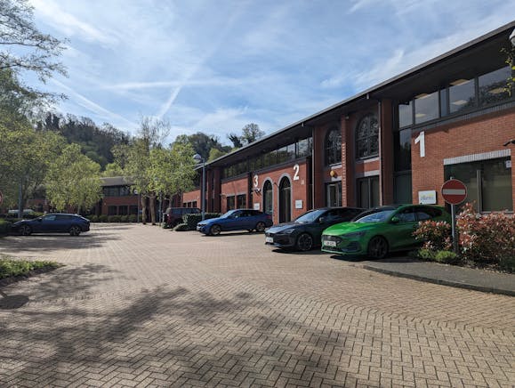 3 Godalming Business Centre (First Floor), Godalming, Offices To Let - PXL_20240412_085601420.jpg