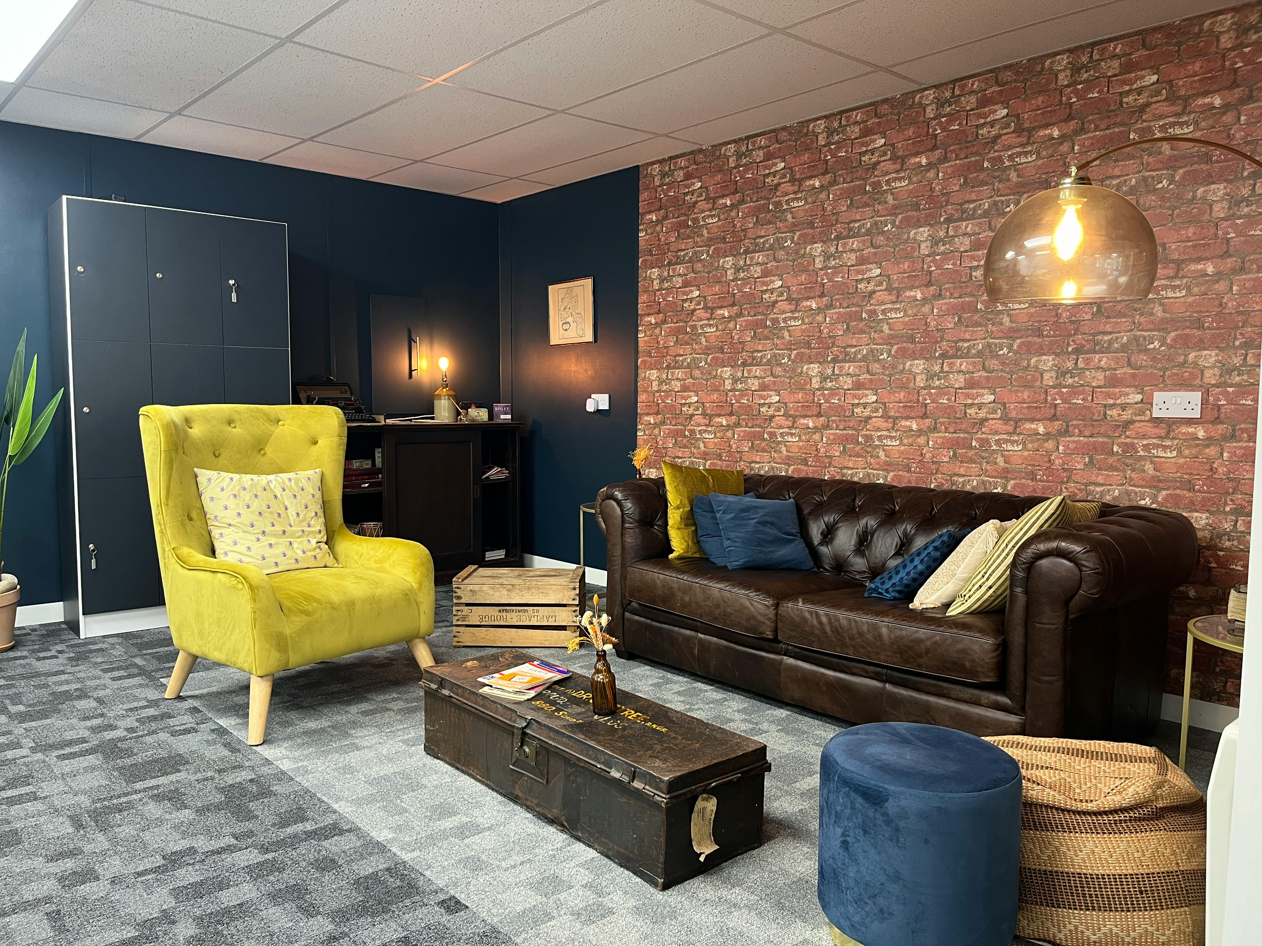 First Floor Offices, 2D Station Yard, Thame, Offices To Let - IMG_2818.JPG