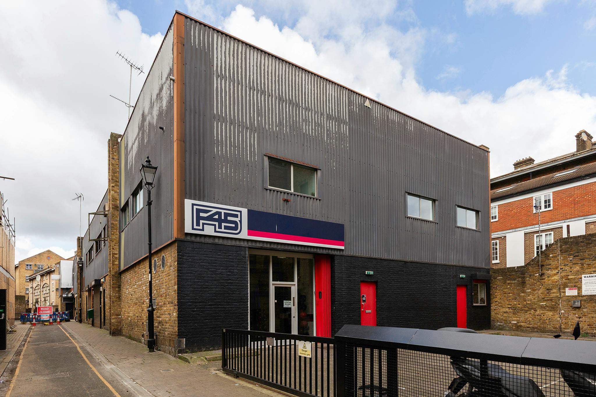 Retail/Shop in London - photo 3