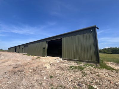 Industrial Units, Oakcroft Farm, Aylesbury, Industrial To Let - WhatsApp .jpeg