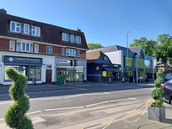 1 Broomhall Buildings, Ascot, Retail For Sale - 20260501_093546 (1).jpg