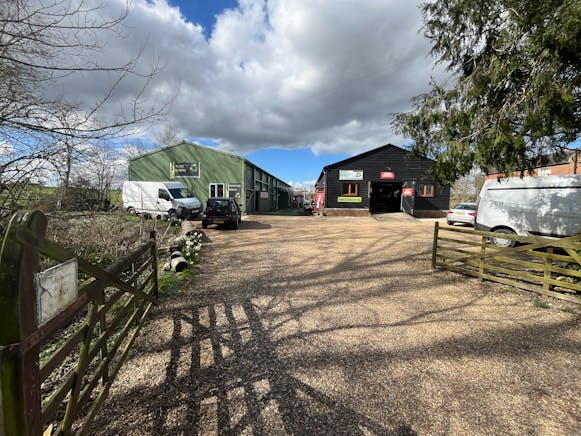 The Black Barn, Old Mill Barns, Leighton Buzzard, Offices To Let - 20250328_135054061_iOS.jpg