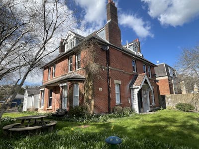 Barnes House, Winchester, Healthcare / Office / Retail For Sale - IMG_3891.JPG