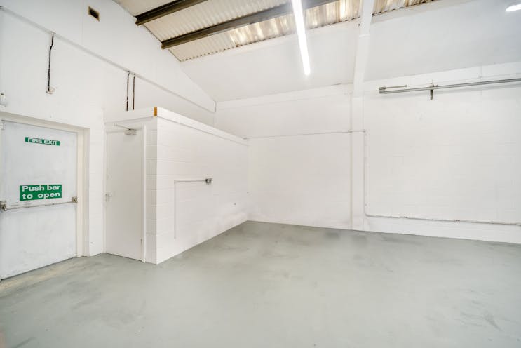 Unit 14 Robert Cort Industrial Estate, Reading, Industrial / Warehouse To Let - Unit 14