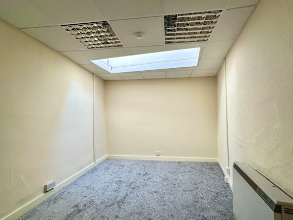 48 High Street South, Dunstable, Office To Let - IMG_6495.JPG