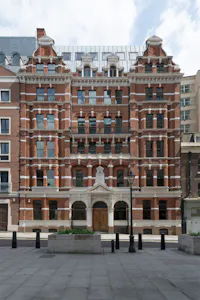29 Queen Annes Gate, London, Office To Let - IW-240517-COR-002.jpg