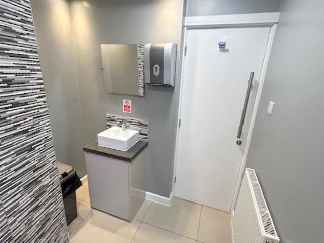 25 - 29 Queen Street, Maidenhead, Office To Let - 2nd floor wc 2026 ii.jpg